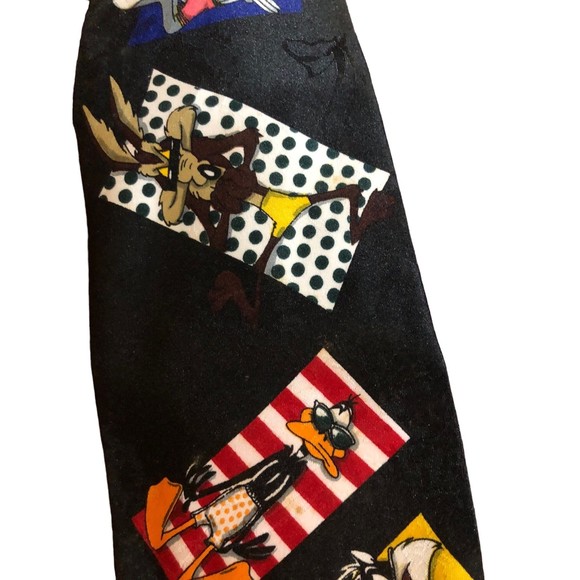 Vintage 1995 Looney Tunes Necktie Featuring Several Greats: Pepe, Daffy, Bugs… - Picture 3 of 12